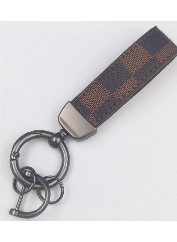 سيارة PU جلد معدني سلسلة مفاتيح - حلقة من سبائك الزنك من الجلود المنقوشة 360 درجة الدورية - سوار معصم عالمي للسيارة - حقيبة مدرسية رئيسية قلادة ديكور السيارة - بني / إرسال مفك براغي - Image 1
