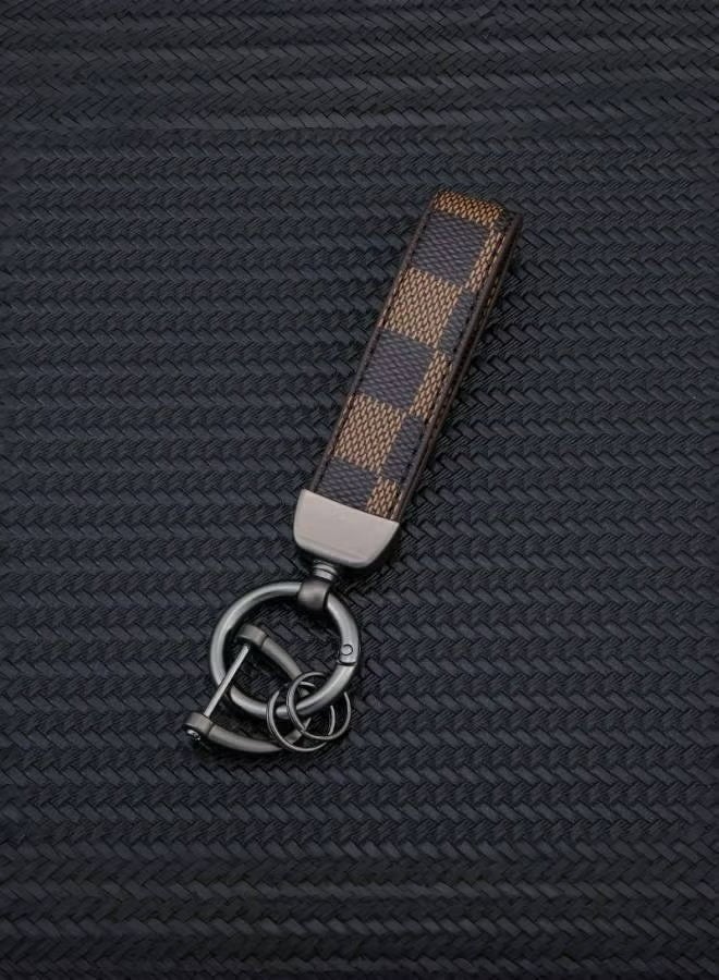 سيارة PU جلد معدني سلسلة مفاتيح - حلقة من سبائك الزنك من الجلود المنقوشة 360 درجة الدورية - سوار معصم عالمي للسيارة - حقيبة مدرسية رئيسية قلادة ديكور السيارة - بني / إرسال مفك براغي - Image 3