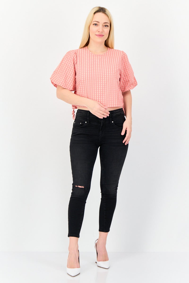 ONLY بلوزة نسائية بياقة دائرية وأكمام قصيرة بتصميم ميكرو شيك، متعددة الألوان - Image 4