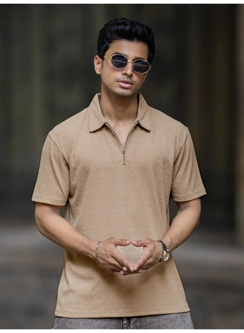 مانياك تيشيرت بولو رجالي مانياك بسحاب نصي وأكمام نصية من القطن بلون بسكويت