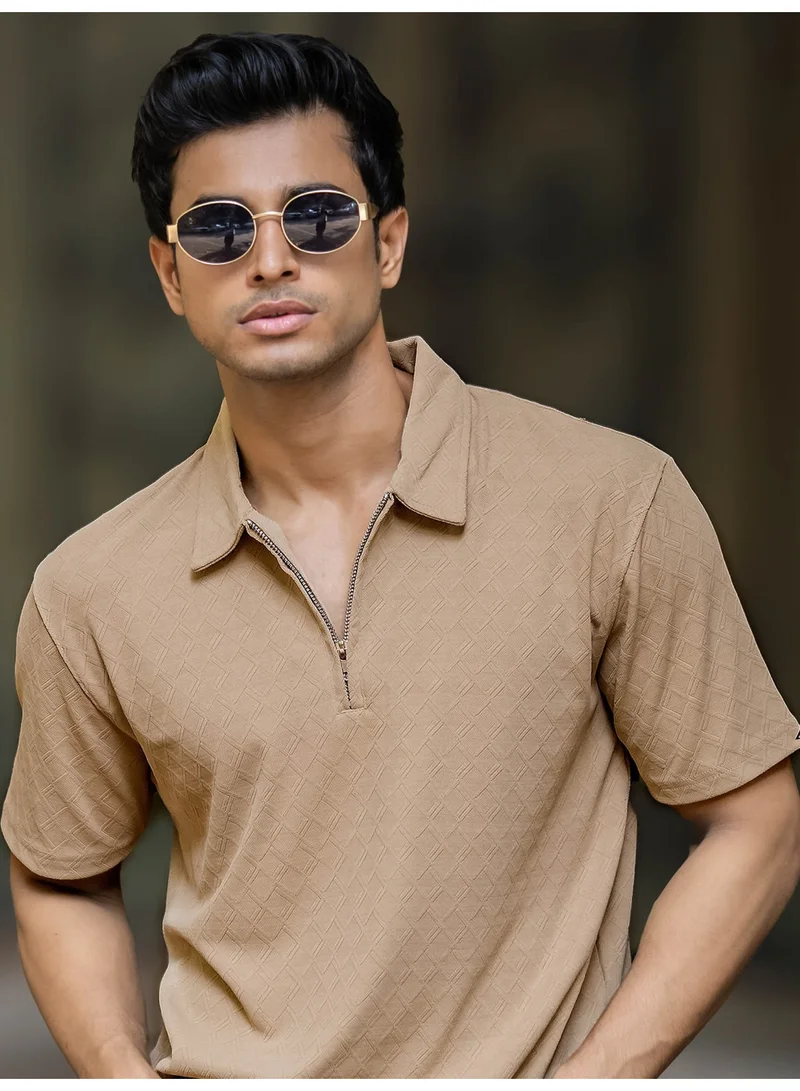 مانياك تيشيرت بولو رجالي مانياك بسحاب نصي وأكمام نصية من القطن بلون بسكويت