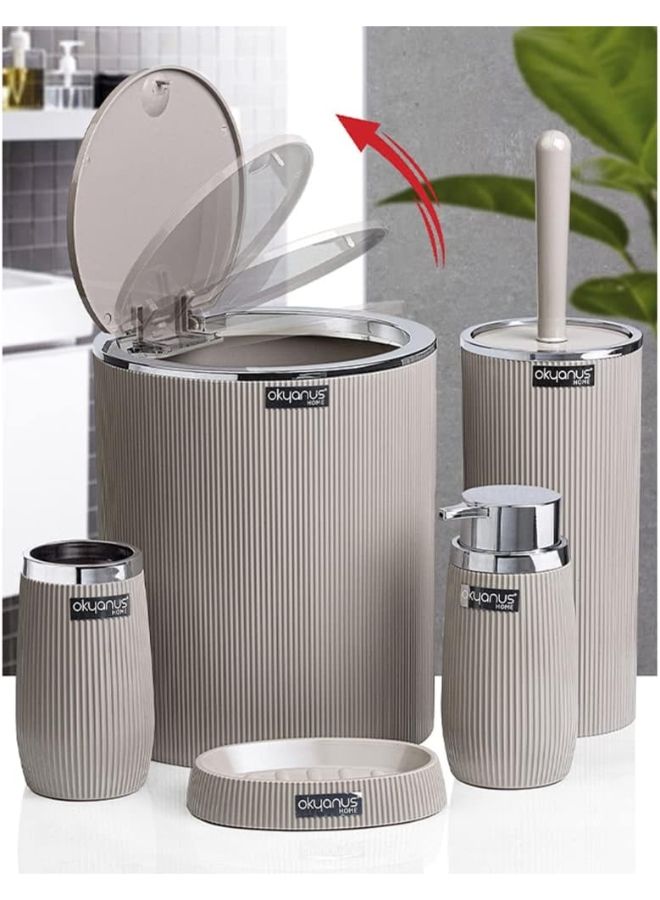 اوكانيوس  طقم إكسسوارات حمام مكون من 5 قطع، بلمسات من الكروم، تصميم عصري مضلع، سلة مهملات، فرشاة مرحاض، موزع صابون وحاملات، ديكور حمام أنيق باللون البيج. - Image 2
