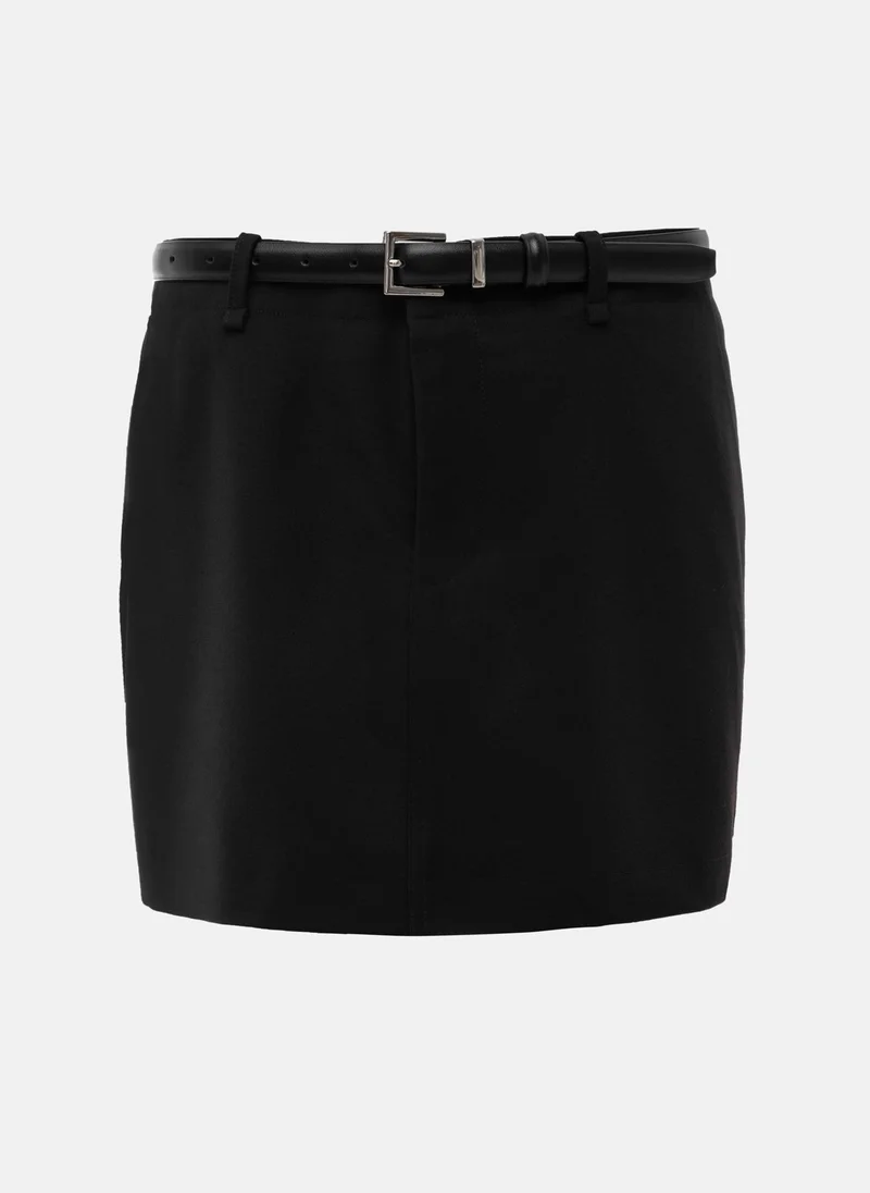 ليتشي تنورة قصيرة بحزام من الجلد البيئي