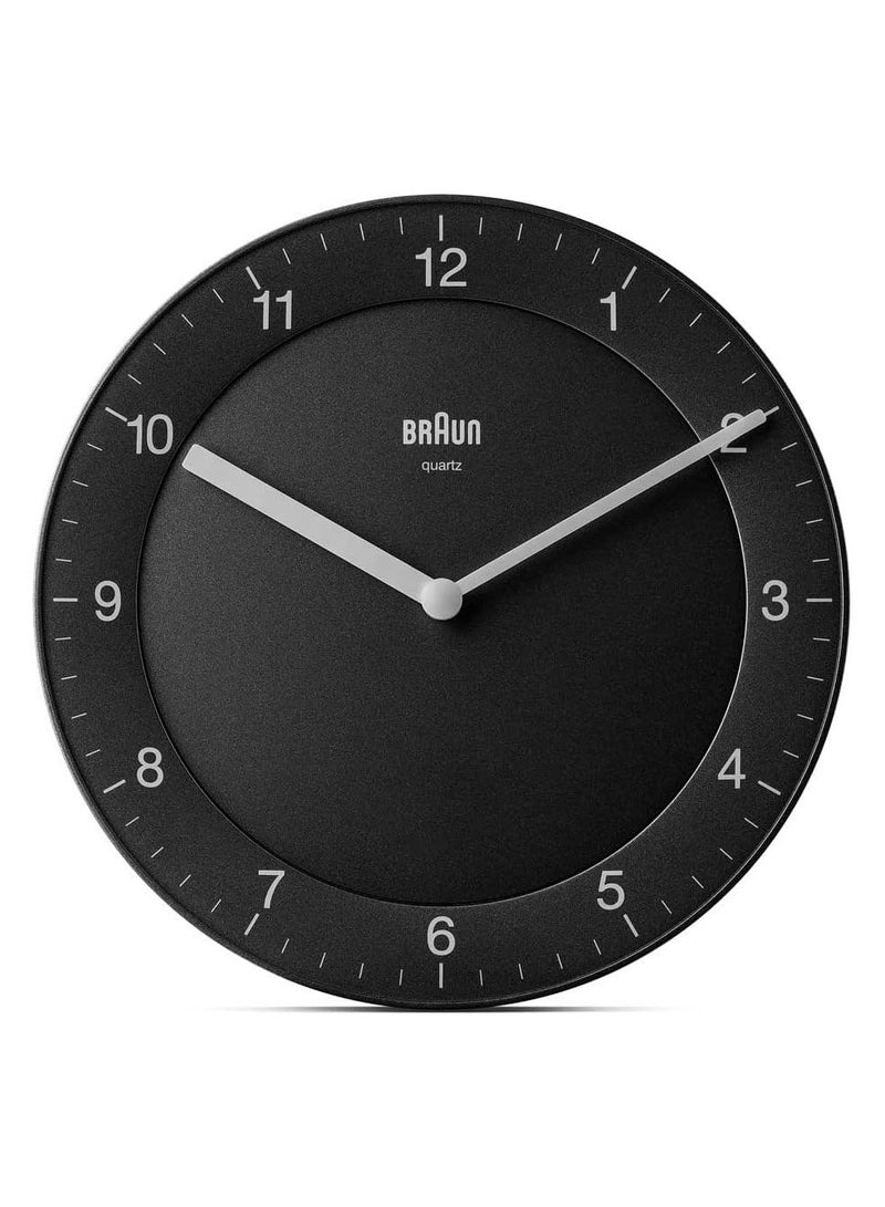 براون ساعة حائط تناظرية كلاسيكية من براون بحركة كوارتز هادئة، سهلة القراءة، قطر 20 سم، باللون الأسود، موديل BC06B، مقاس واحد