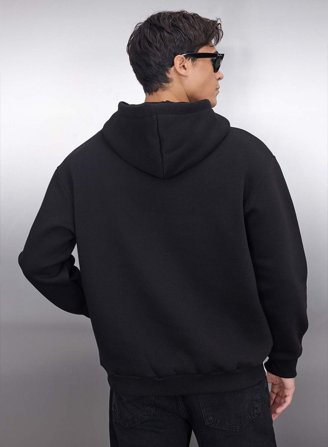 trendyol Black Oversize/Wide Cut Color Block City Printed Hooded Sweatshirt - Image 4