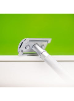 Merkur MERKUR Safety Razor 22C Matte Chrome Satin Finish Three-Piece Razor with Straight Cut Closed Comb Ideal for Wet Shaving Die-Cast Zinc Brass Handle Made in Germany  - Image 3