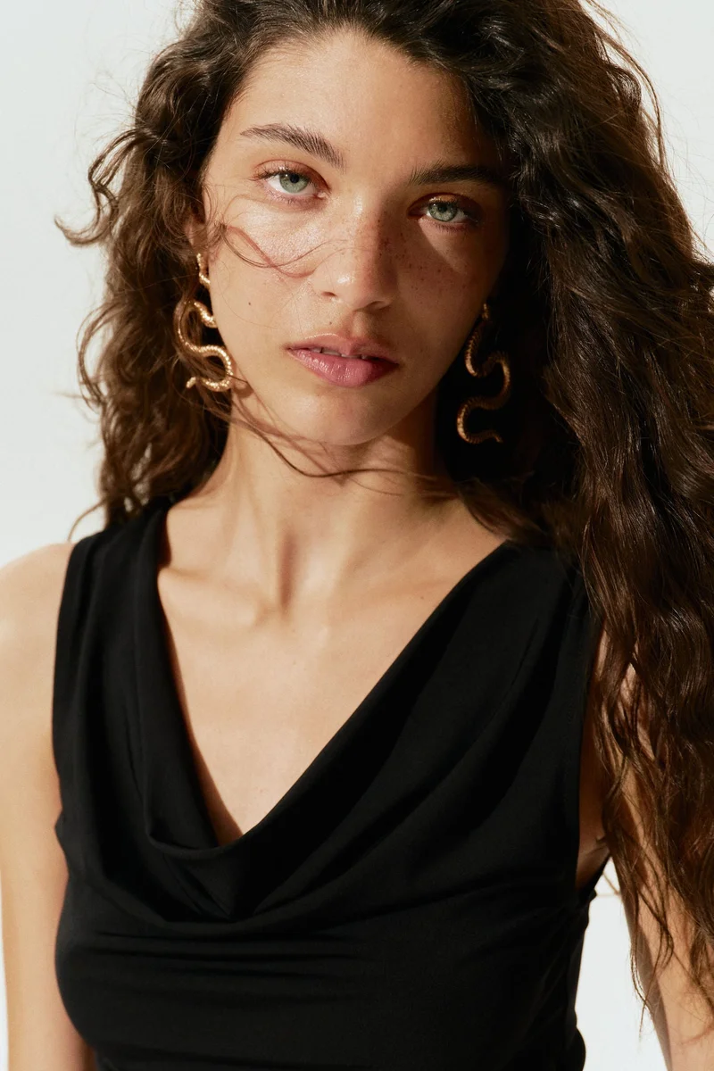 اتش اند ام بلوزة منسدلة