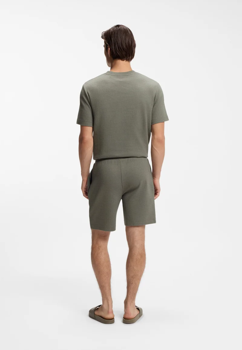 هوجو Waffle-structured pyjama shorts with embroidered logo