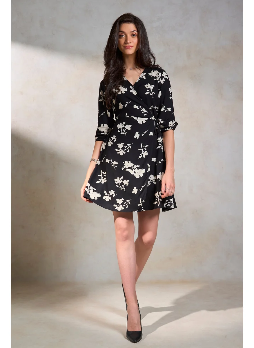 Virgio Virgio Amaira Floral Printed V- Neck Bishop Sleeves Wrap Dress With Pockets