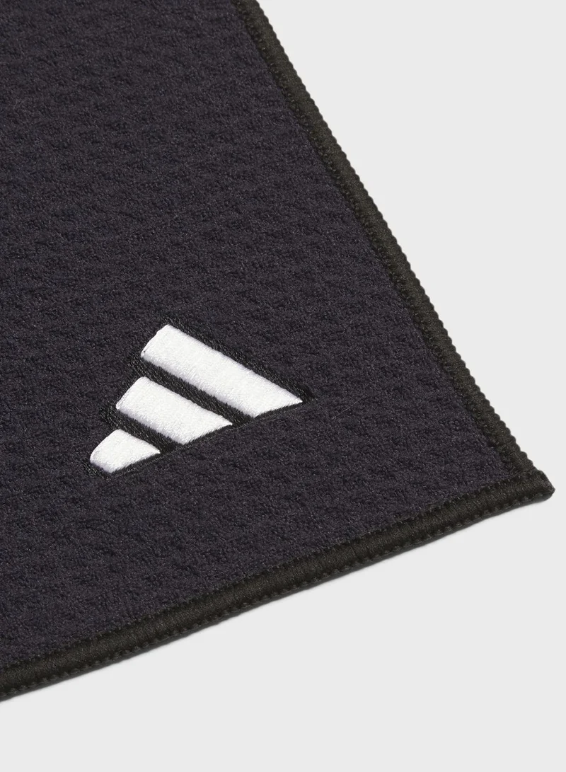adidas منشفة اللاعبين