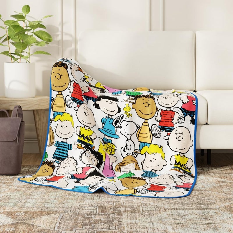 Franco CollectiblesÂ® PeanutsÂ® Charlie Brown, Snoopy, Lucy & Gang Super Soft Cozy Plush Throw Blanket, 40 in x 50 in, (Official PeanutsÂ® Product) - Image 1