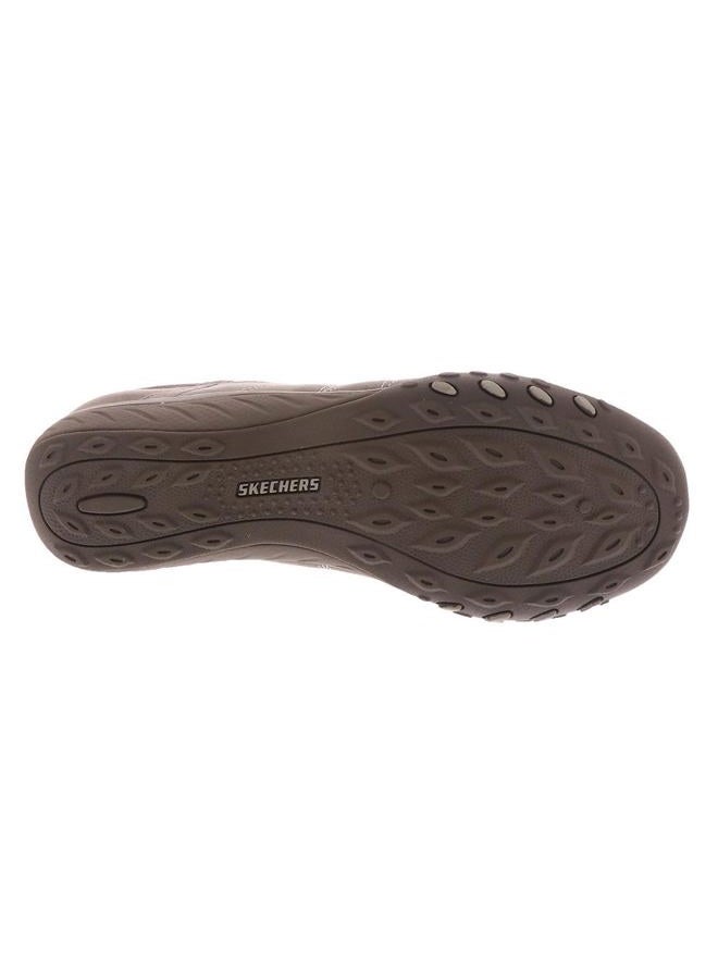 SKECHERS حذاء رياضي مريح للنساء - سهل الارتداء بدون استخدام اليدين، لون بني داكن، مقاس 8 - Image 3