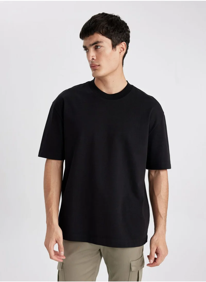 ديفاكتو Oversize Fit Crew Neck T-Shirt