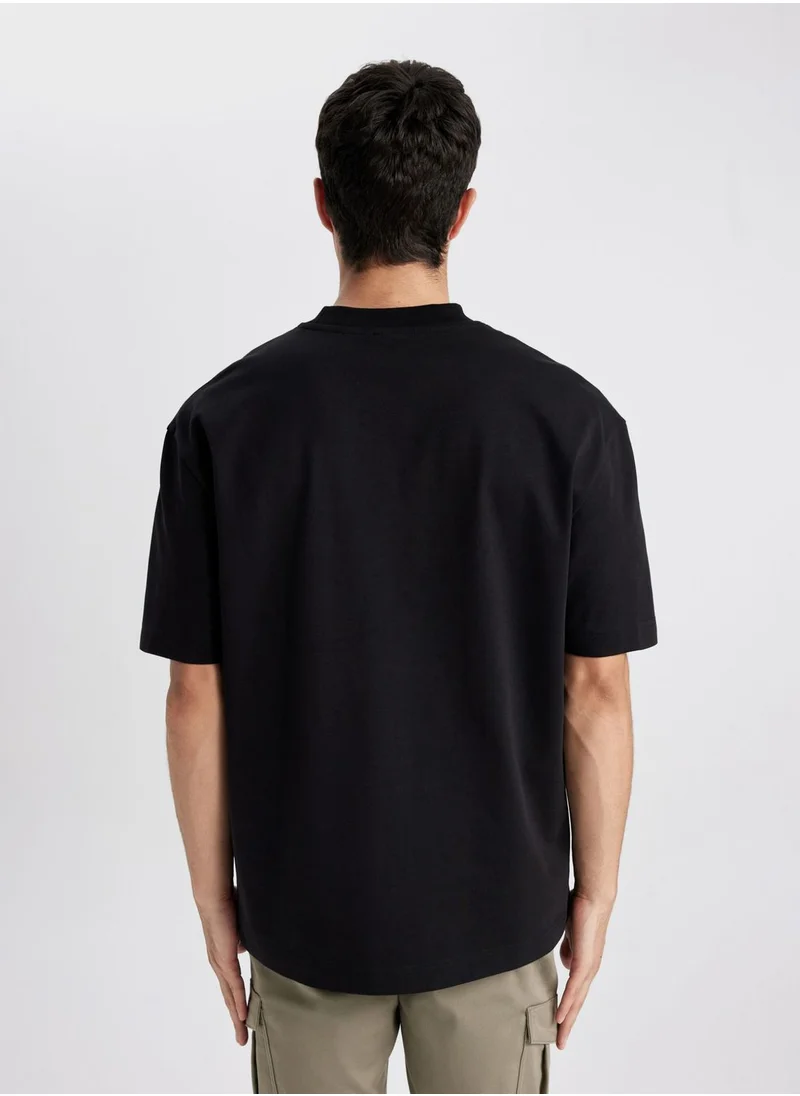ديفاكتو Oversize Fit Crew Neck T-Shirt