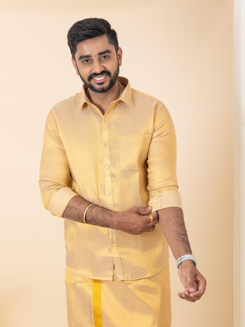 RAMRAJ COTTON رامراج كوتون قميص وذوطي من التيشيو الذهبي للرجال | مثالي للمناسبات والمهرجانات - Image 2