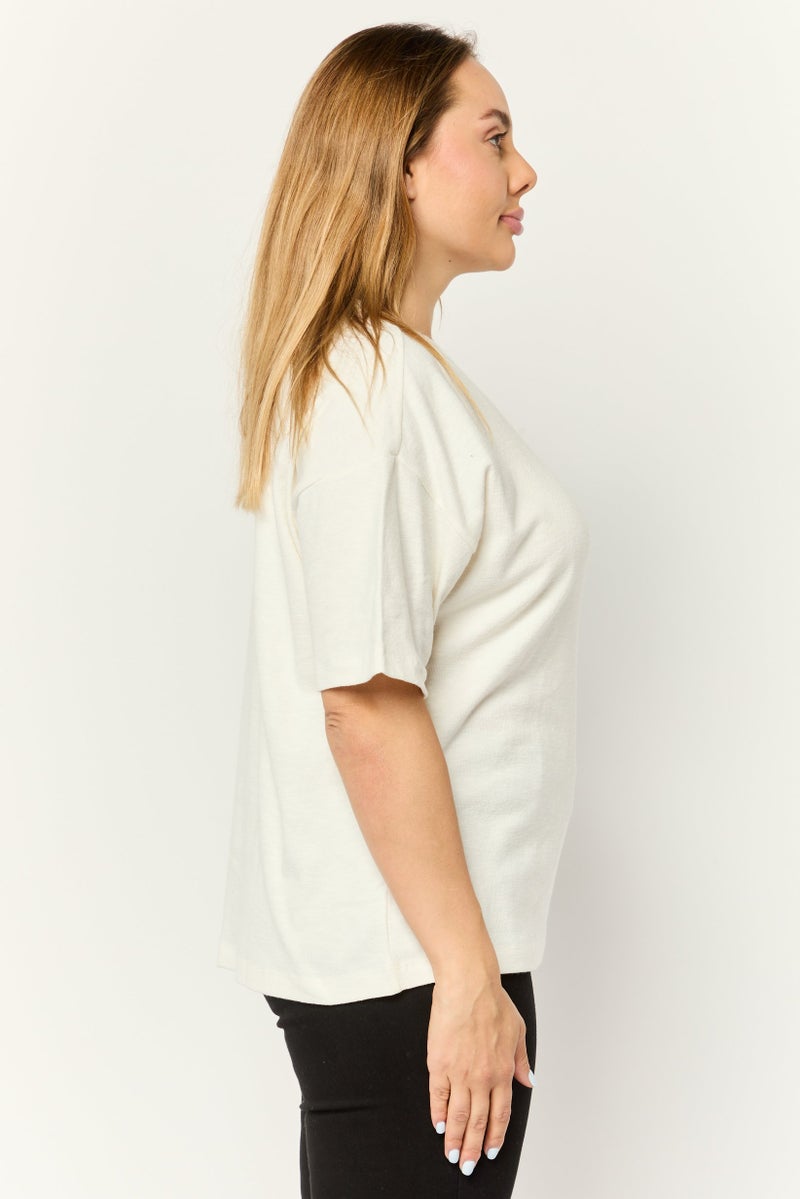 ESPRIT تي شيرت نسائي بياقة دائرية بأكمام قصيرة، لون أبيض فاتح - Image 2