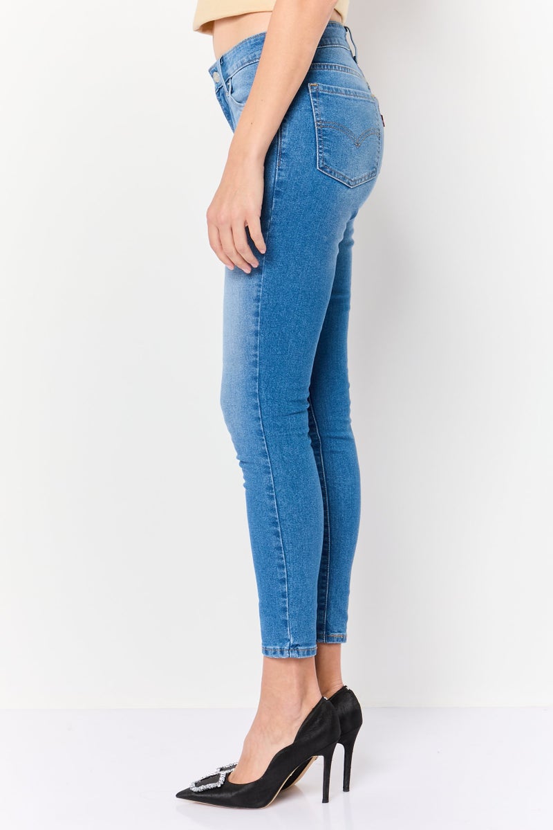 Levi's جينز ضيق للنساء، مغسول وقابل للتمدد، أزرق - Image 3