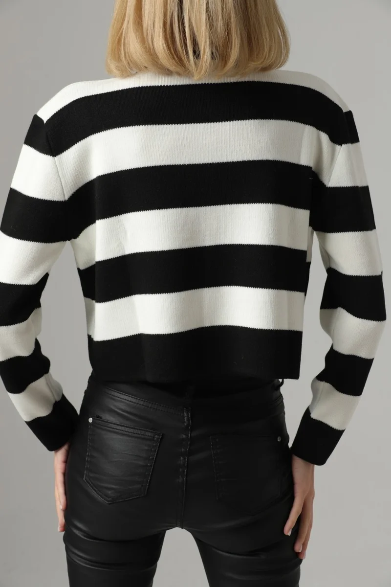 وينتر كلوب Women's Crew Neck Black Striped Crop Cardigan