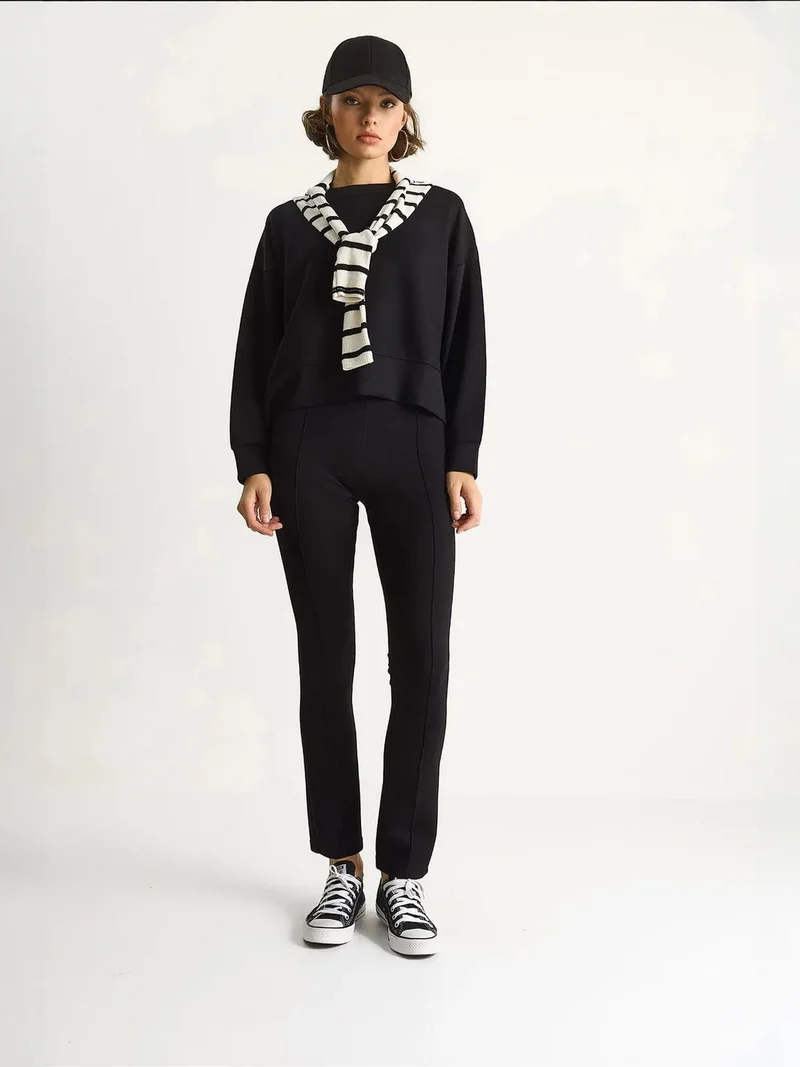 بيانكو لوتشي طقم قطعتين بأكمام طويلة وياقة دائرية من لوكسي