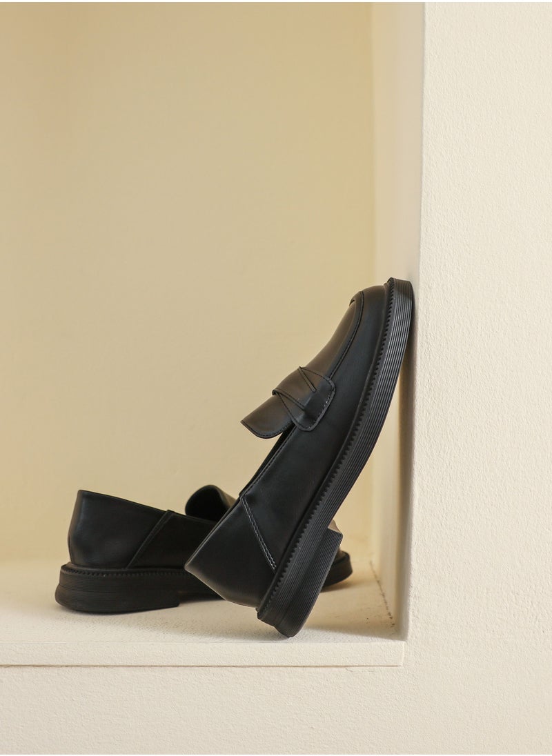 Loquat Round Head Preppy Shoes With Thick Soft Soles Black  - Image 2