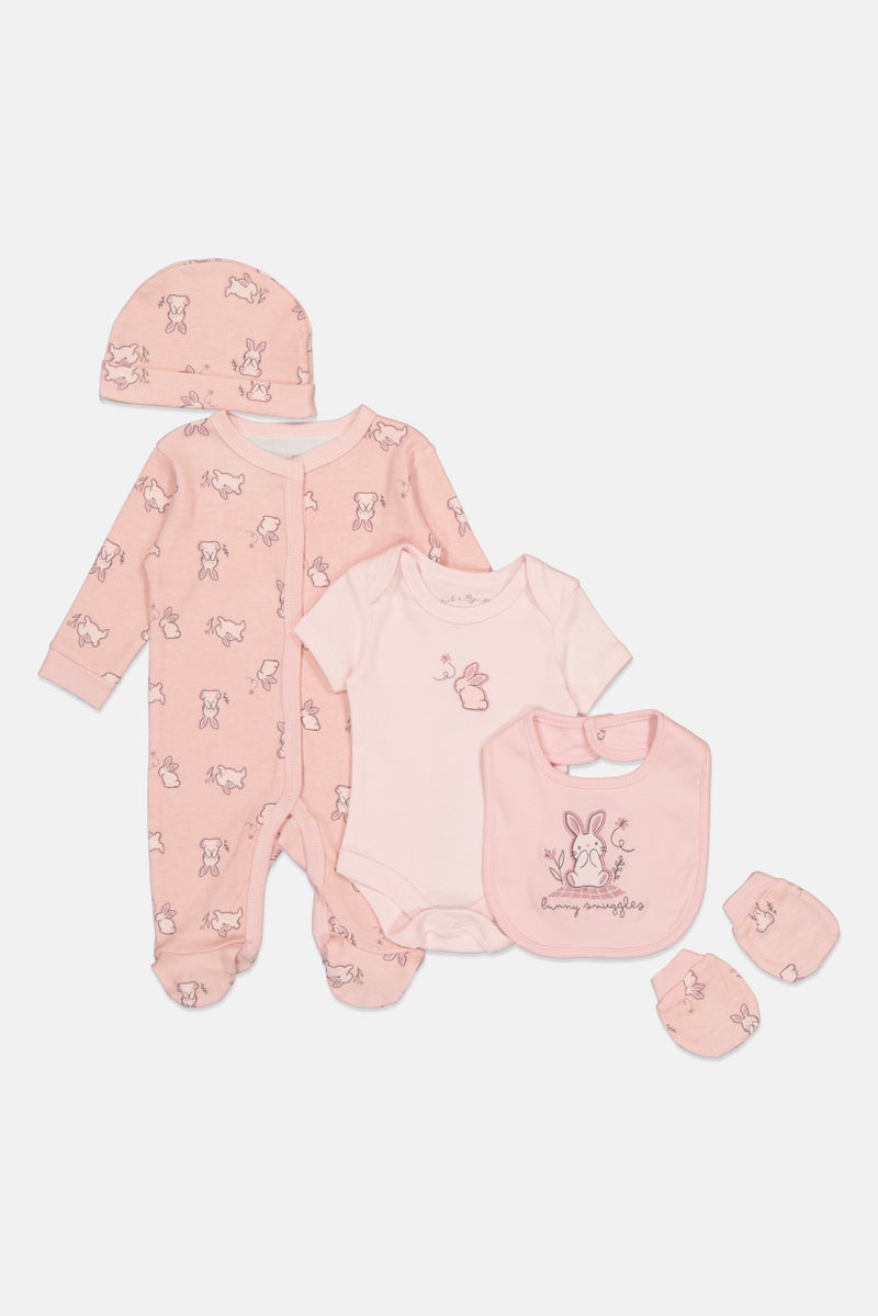 Rock-A-Bye Baby Boutique طقم هدايا معلق مكون من 5 قطع للفتيات الصغيرات، وردي - Image 3