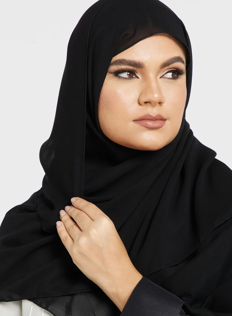 خزانة عباية بنمط كتل الالوان