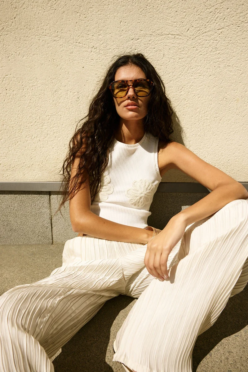 اتش اند ام فيست توب قصير مزين بزخارف