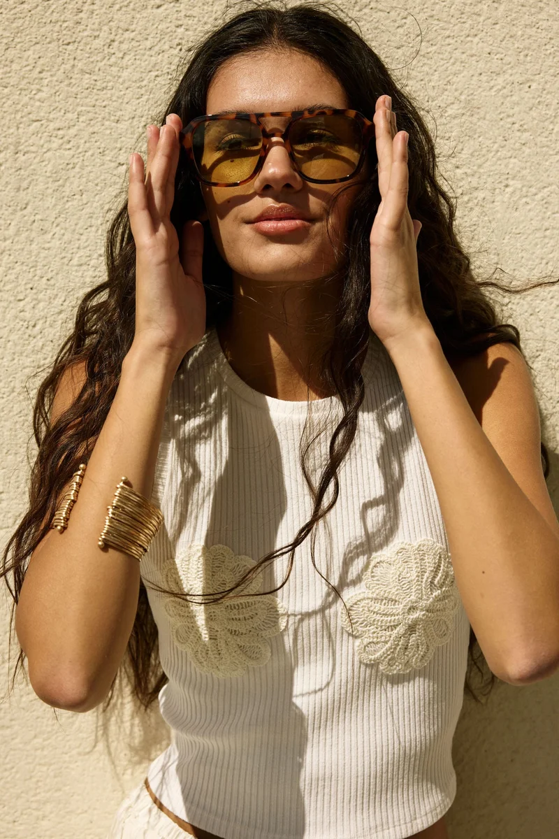 اتش اند ام فيست توب قصير مزين بزخارف