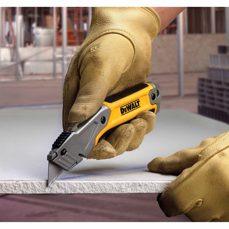 DeWalt DWHT10046 Rugged Metal Body Retractable Utility Knife w/Lockable Blade - Image 4