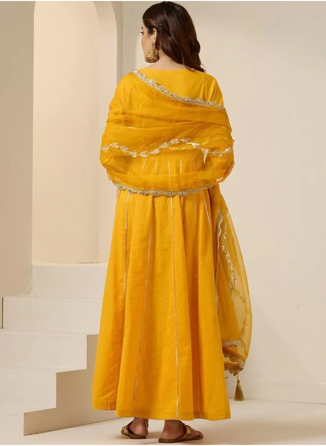 آي شين Elastic Women Yellow Cotton Kurta Set with Embroidered pattern Tunic and Palazzo features a Round neckline and Three-Fourth Sleeve secured with Elastic closure and styled in Straight Fit ideal for Festive moments — a must-have for your statement wardrobe.