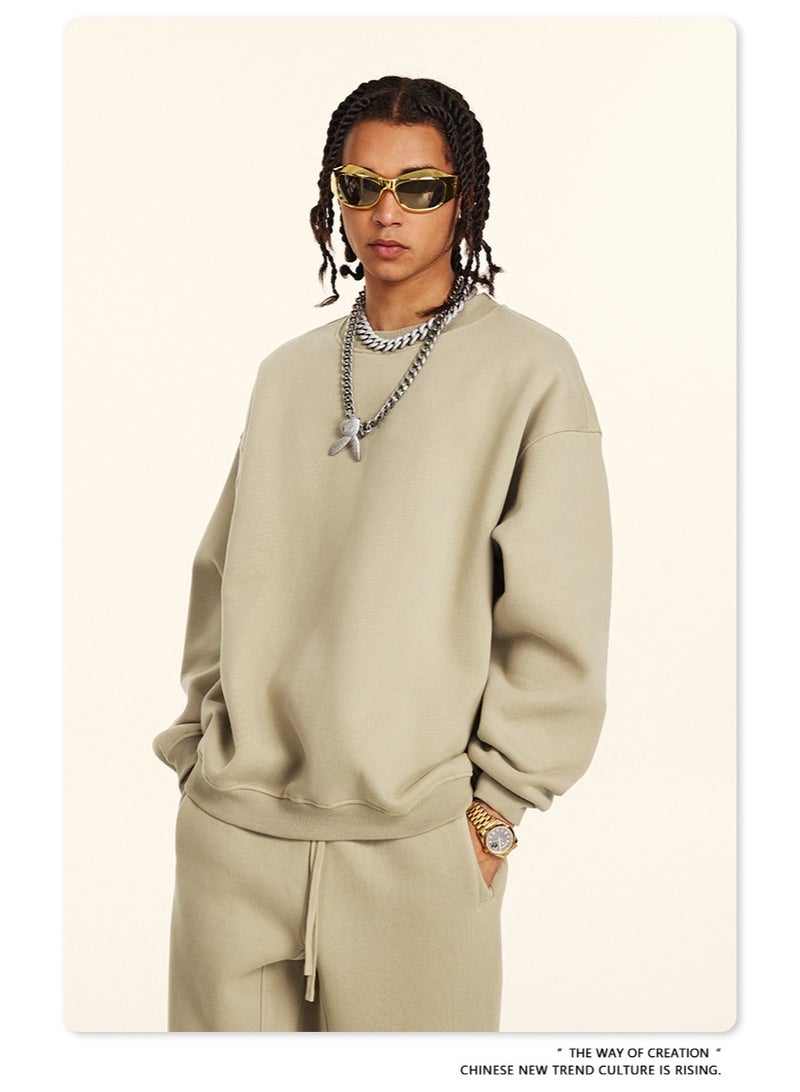 بى طقم هودي جديد من ماركة أمريكية عصرية لعام ٢٠٢٥، مكون من قطعتين: هودي بأكمام طويلة مبطن بالفرو وياقة دائرية، وبنطال رياضي بقصة مستقيمة، طقم كاجوال للجنسين (لون الكثبان الرملية). - Image 4