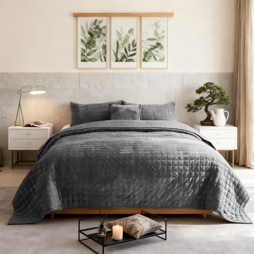 COCOPLOCEUS Quilt Set Oversized King Size 120x128 Luxurious Velvet Bedding Sets with 2 Pillow Shams 20x36 3 Pieces Ultra Soft Quilted Bedspread Coverlet Comforter for All Season,Gray - Image 3