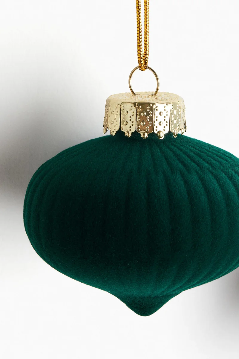 اتش اند ام زينة شجرة الميلاد