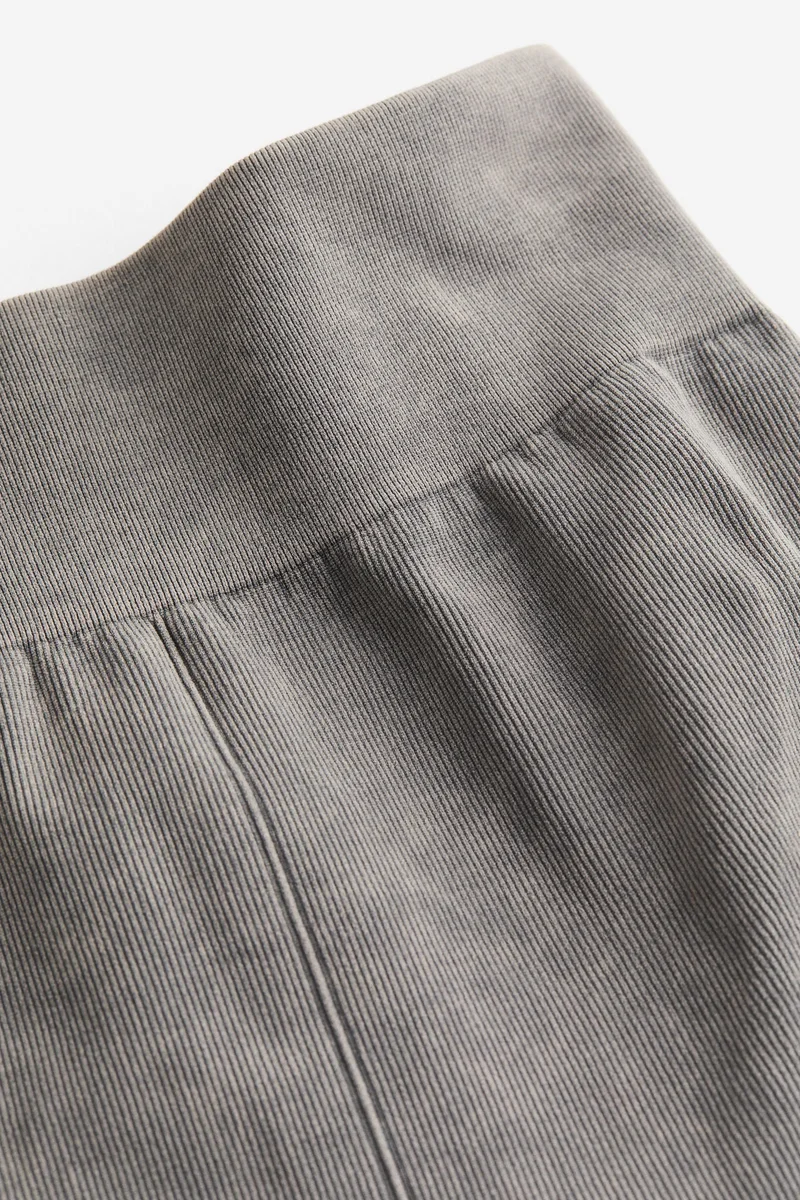 اتش اند ام كولون رياضي من نسيج دراي موف بتصميم مرن