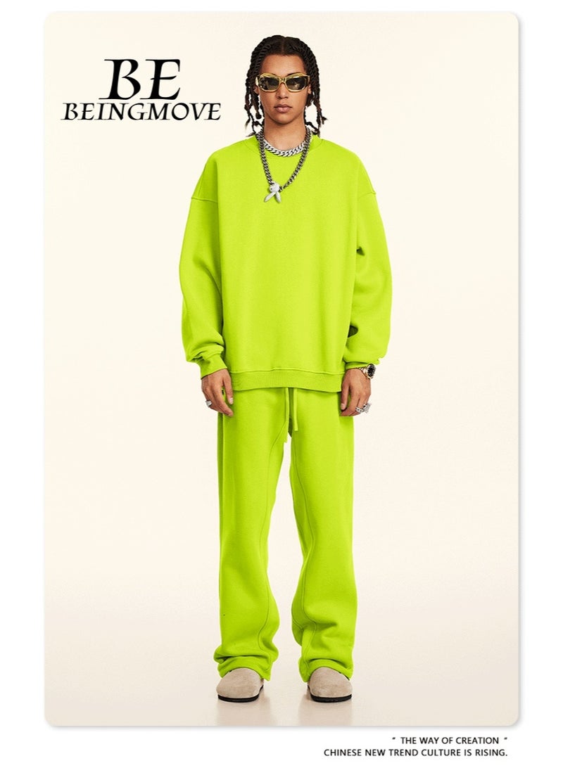 بى طقم هودي جديد من ماركة أمريكية عصرية لعام ٢٠٢٥، مكون من قطعتين: هودي بأكمام طويلة مبطن بالفرو وياقة دائرية، وبنطال رياضي بقصة مستقيمة، طقم كاجوال للجنسين (أخضر فسفوري). - Image 1