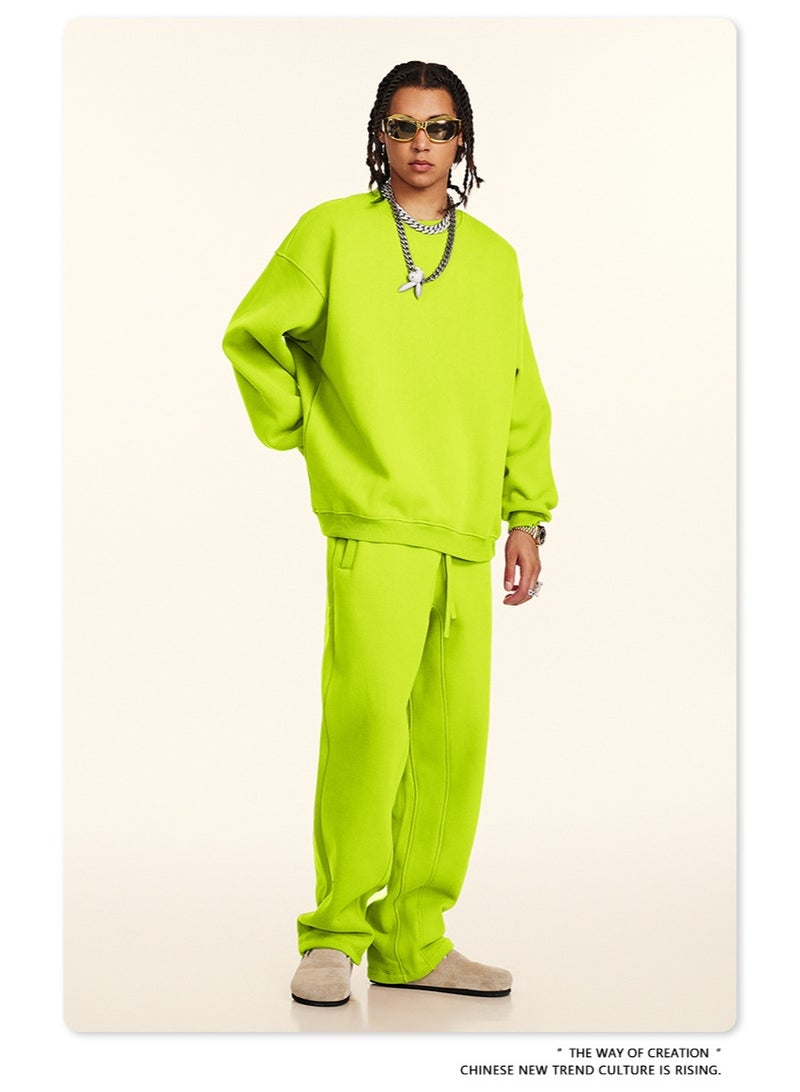 بى طقم هودي جديد من ماركة أمريكية عصرية لعام ٢٠٢٥، مكون من قطعتين: هودي بأكمام طويلة مبطن بالفرو وياقة دائرية، وبنطال رياضي بقصة مستقيمة، طقم كاجوال للجنسين (أخضر فسفوري). - Image 4