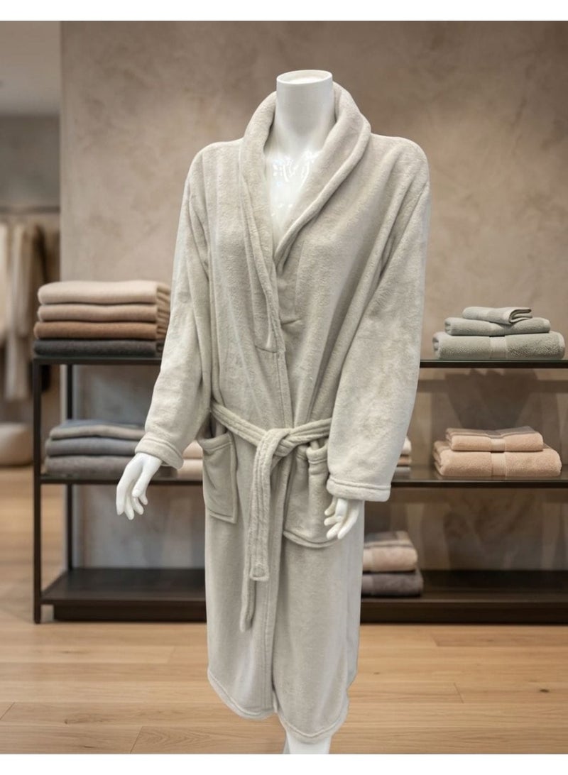 A bathrobe made of genuine luxurious hotel quality, with a dense, soft, and skin-friendly texture and an adjustable belt. The elegant design provides maximum comfort and dryness after every shower.