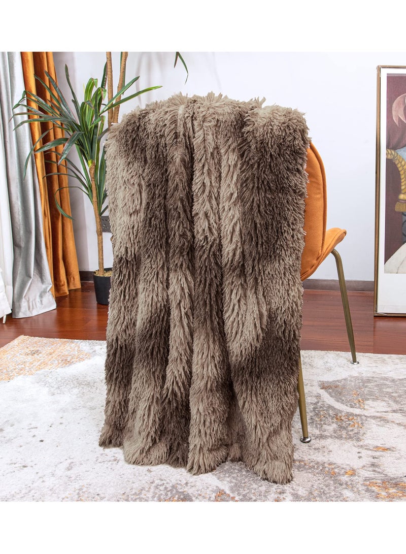 بطانية رمي زخرفية فائقة النعومة بقياس 50" × 63"، عكسية صلبة بفرو ثقيل وطويل، بطانية فخمة مريحة من الألياف الدقيقة تناسب الأريكة والسرير، بتصميم صبغ بني مرقط - Image 4