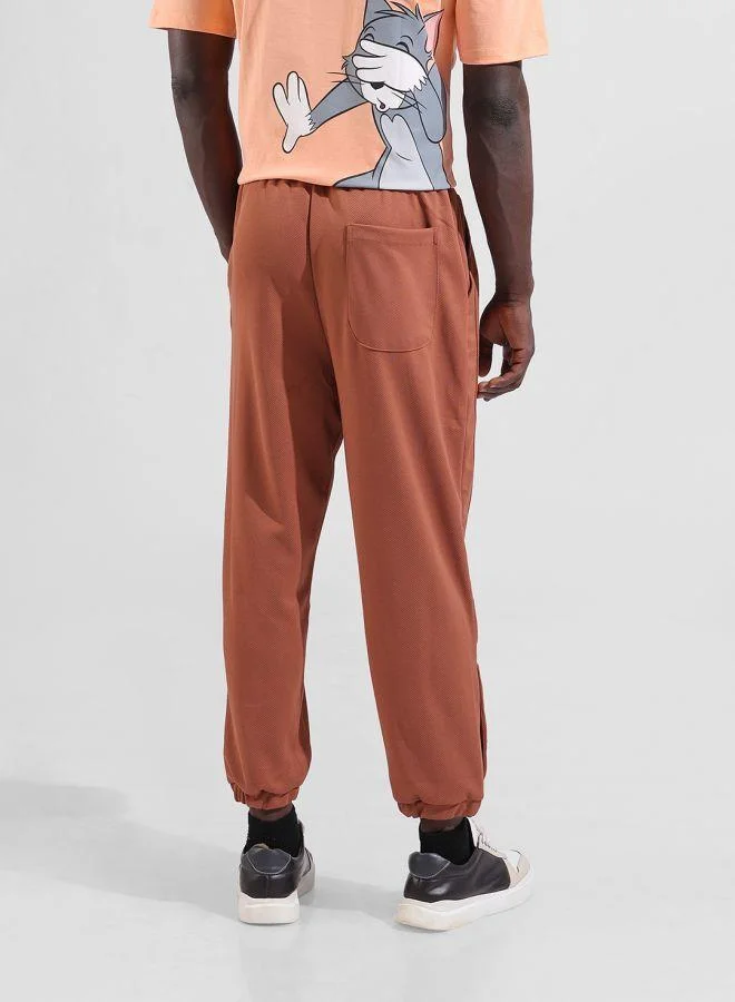 شركة المرآب الهندية Men Relaxed Fit Embroidered Side Pocket Mid-Rise Joggers