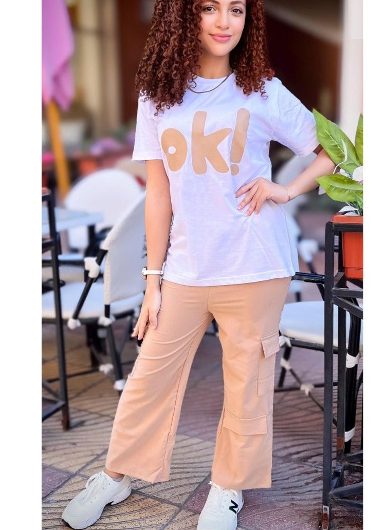 Teenage girls' set: cargo pants and a trendy T-shirt for a stylish and comfortable look - Image 2