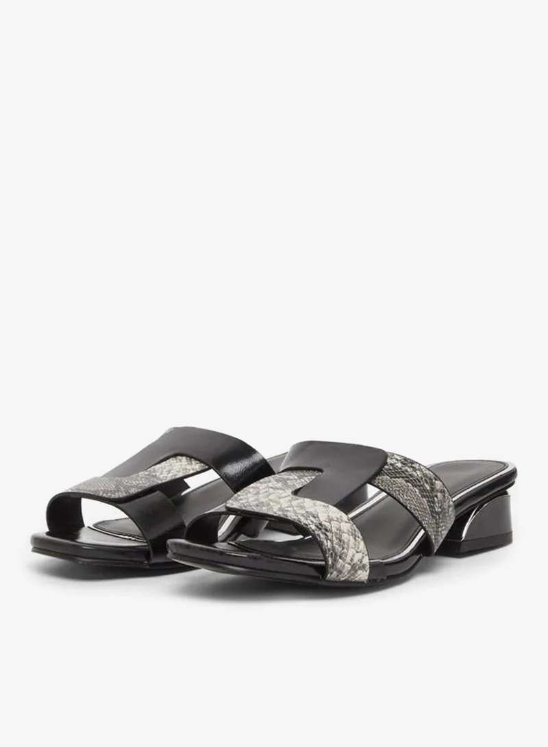 تايك تو صندل نسائي أسود بنقشة جلد الثعبان وكعب سميك