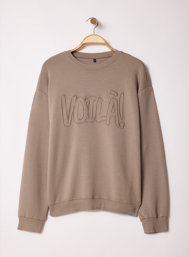 trendyol Vizon More Sustainable Oversize/Wide Cut Text Embroidered Non-raised Sweatshirt - Image 1