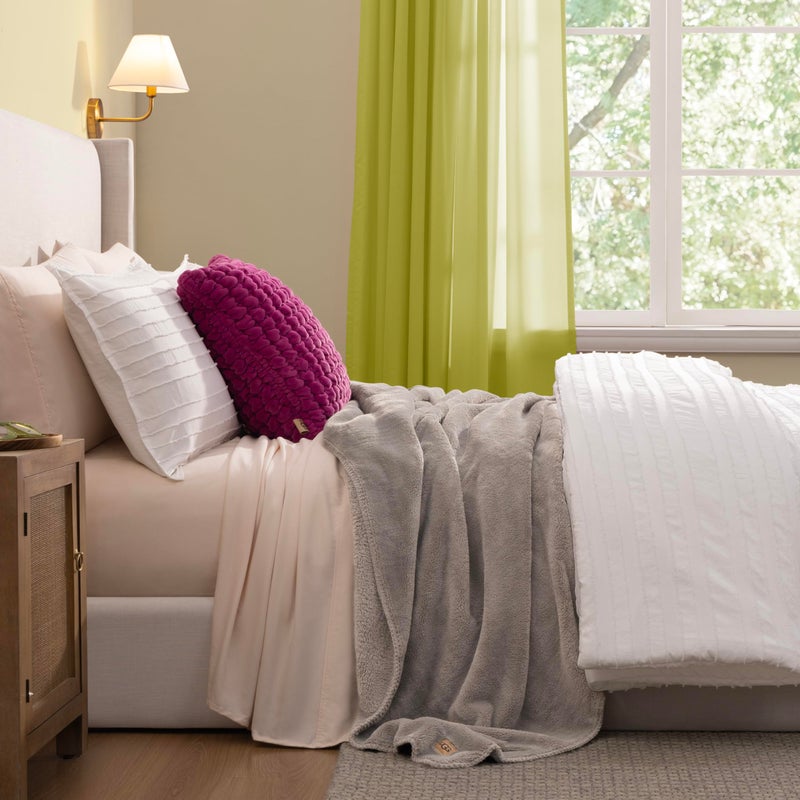 UGG Whitecap Full/Queen Blanket, Fleece Fluffy Blanket for Bed, Luxury Cozy Oversized Throw for Couch, Washable Queen Bedding, Hypoallergenic Bedding Queen Size, 90" x 90", Seal Grey - Image 4