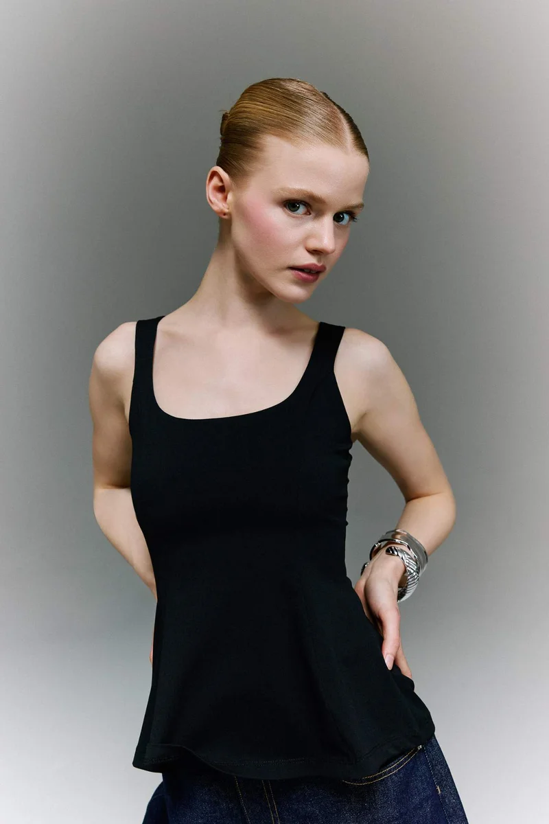 ديفاكتو Slim Fit U Collar Tank Top