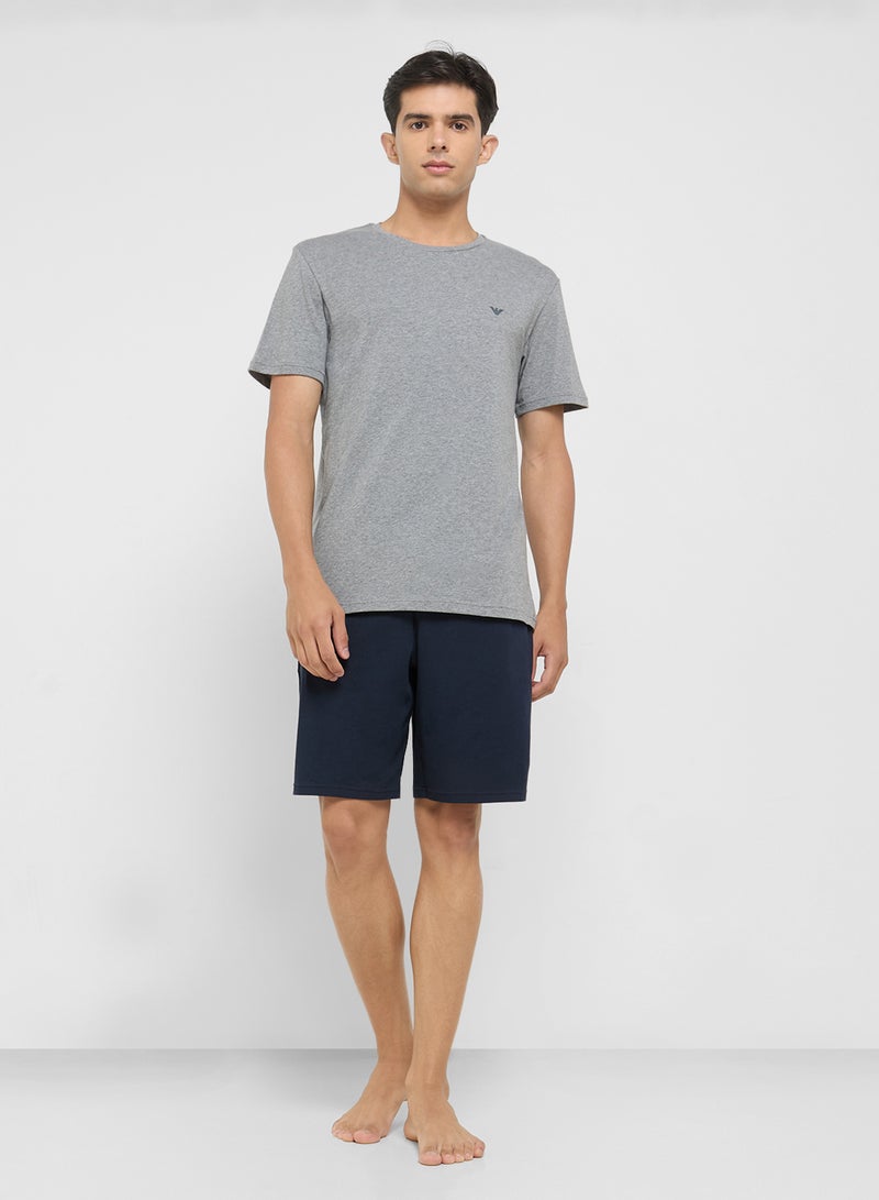 امبوريو ارماني طقم تي شيرت وشورت بشعار - Image 1