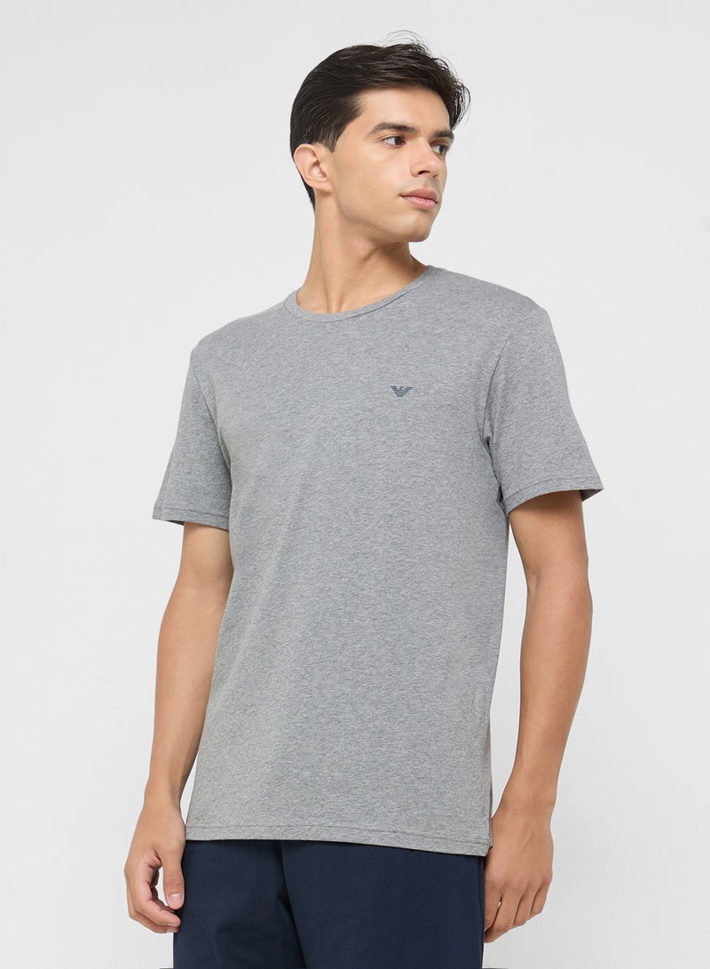 امبوريو ارماني طقم تي شيرت وشورت بشعار - Image 3