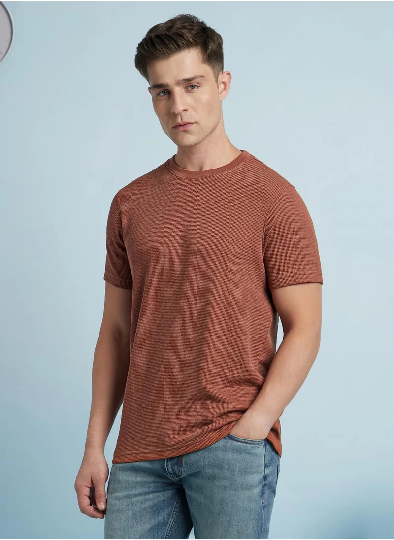دينيس لينغو Men's Rust Cotton Blend Solid Regular Fit T-Shirt