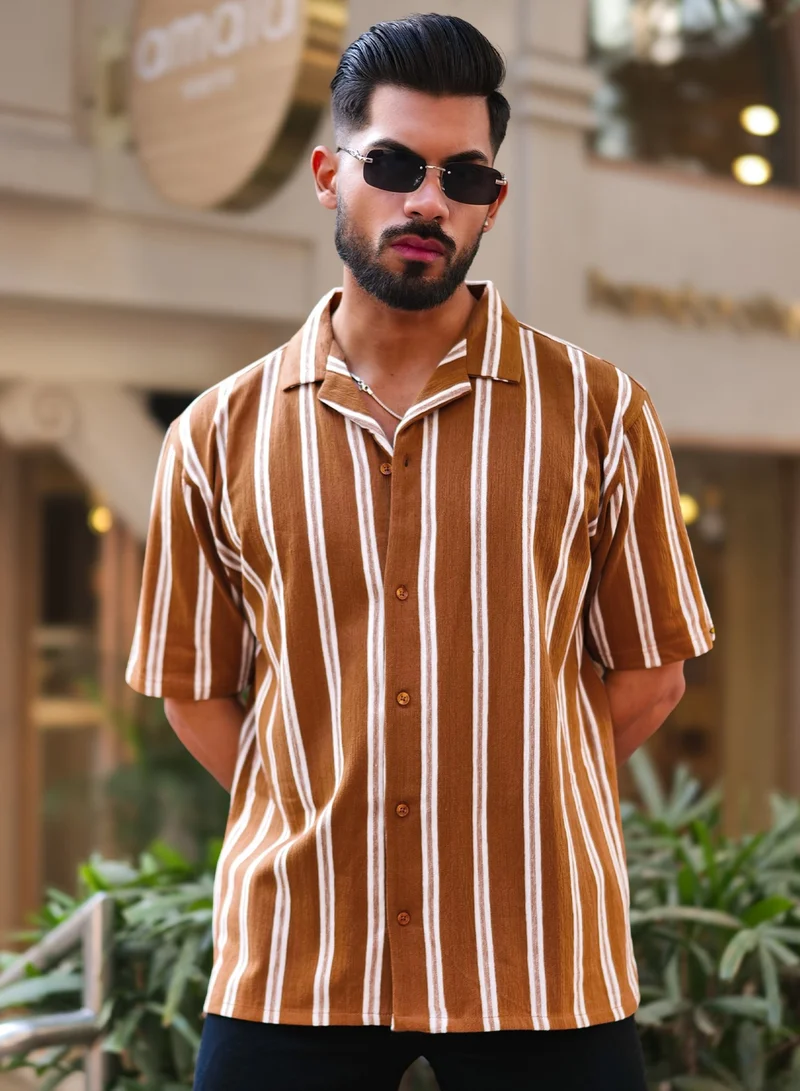 مانياك قميص رجالي مانياك مخطط عمودي نصف كم بتصميم نحيف من قماش التيري بلون الصدأ