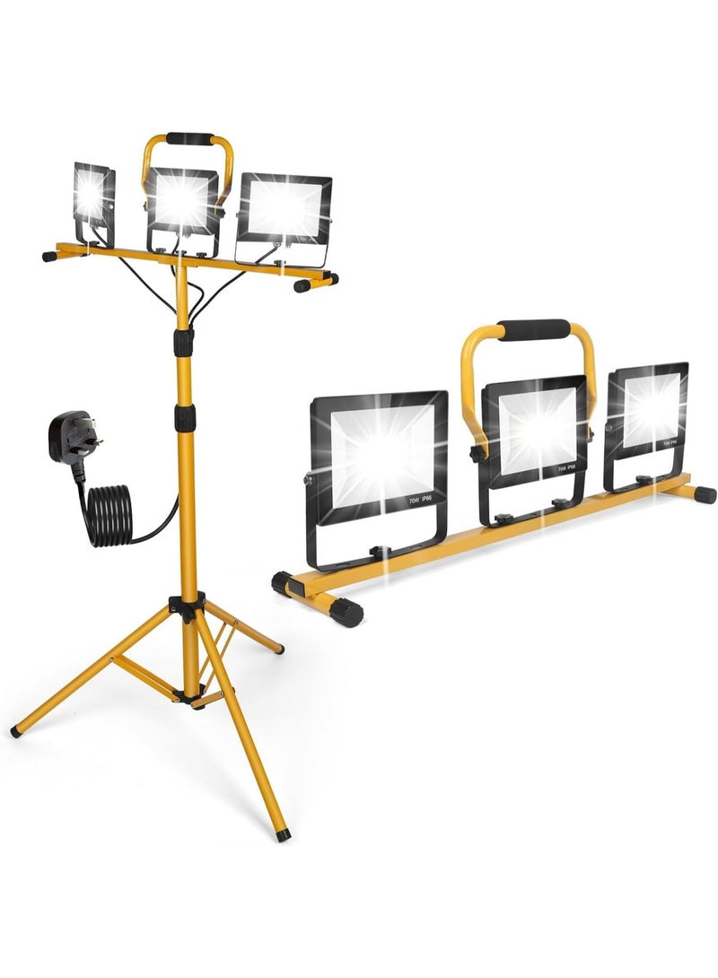 YOUWE7 مصباح عمل LED من YOUWE7 بقوة 21000 لومن مع حامل، 3 رؤوس مصباح عمل قابلة للتعديل مع مفتاح تشغيل فردي، مصباح عمل ثلاثي القوائم مقاوم للماء للاستخدام في مواقع العمل الداخلية والخارجية وورش العمل والجراجات ومواقع البناء - Image 1
