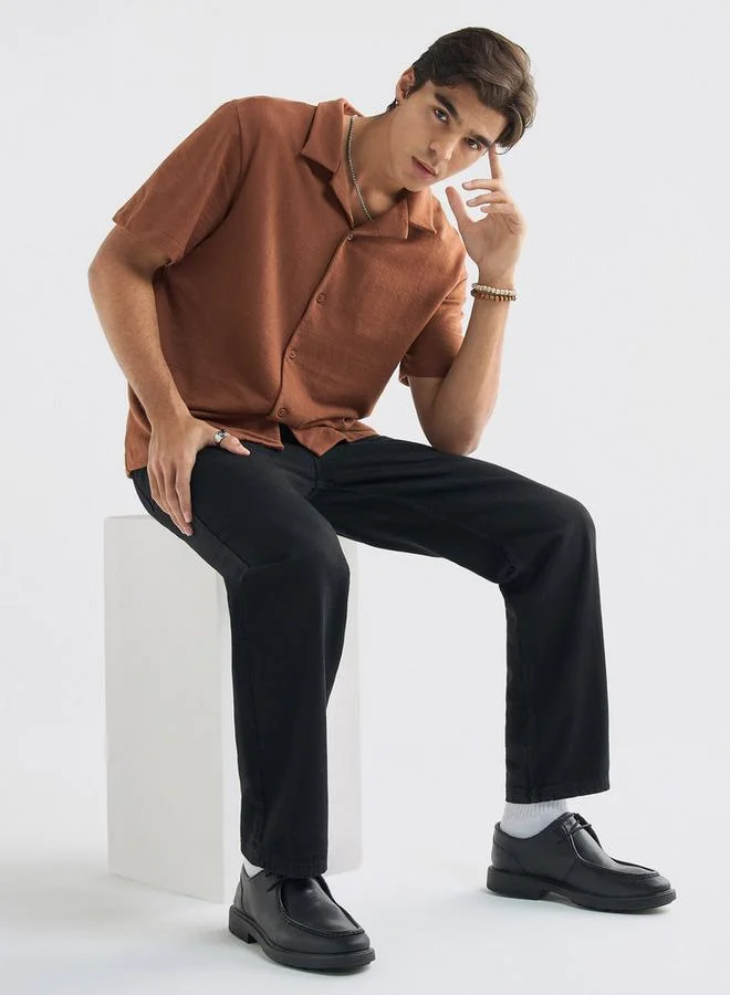 سبلاش فيڤ قميص بارز الملمس بياقة كامب وأكمام قصيرة